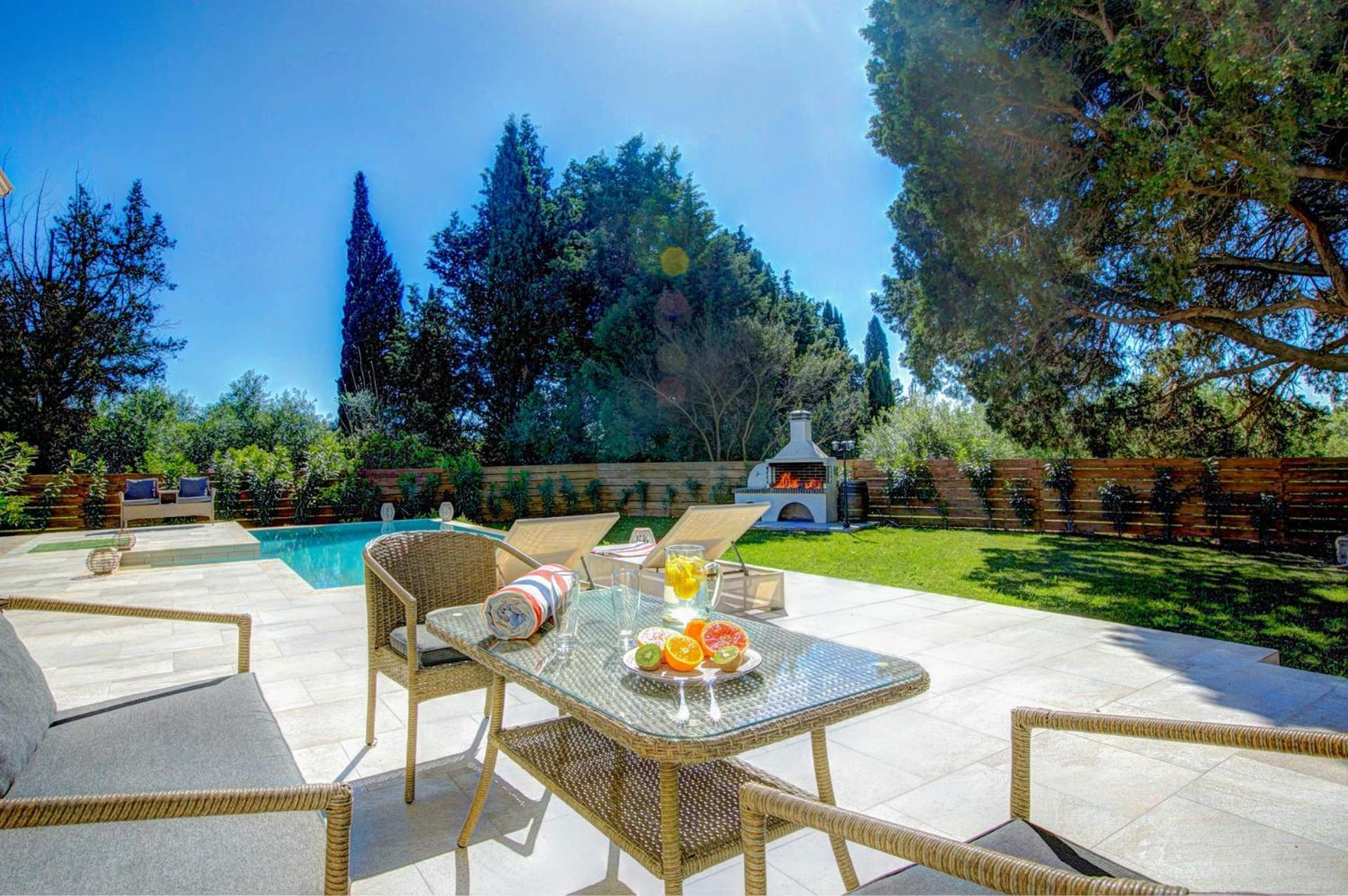 Astarte - Laalu Private With Pool *